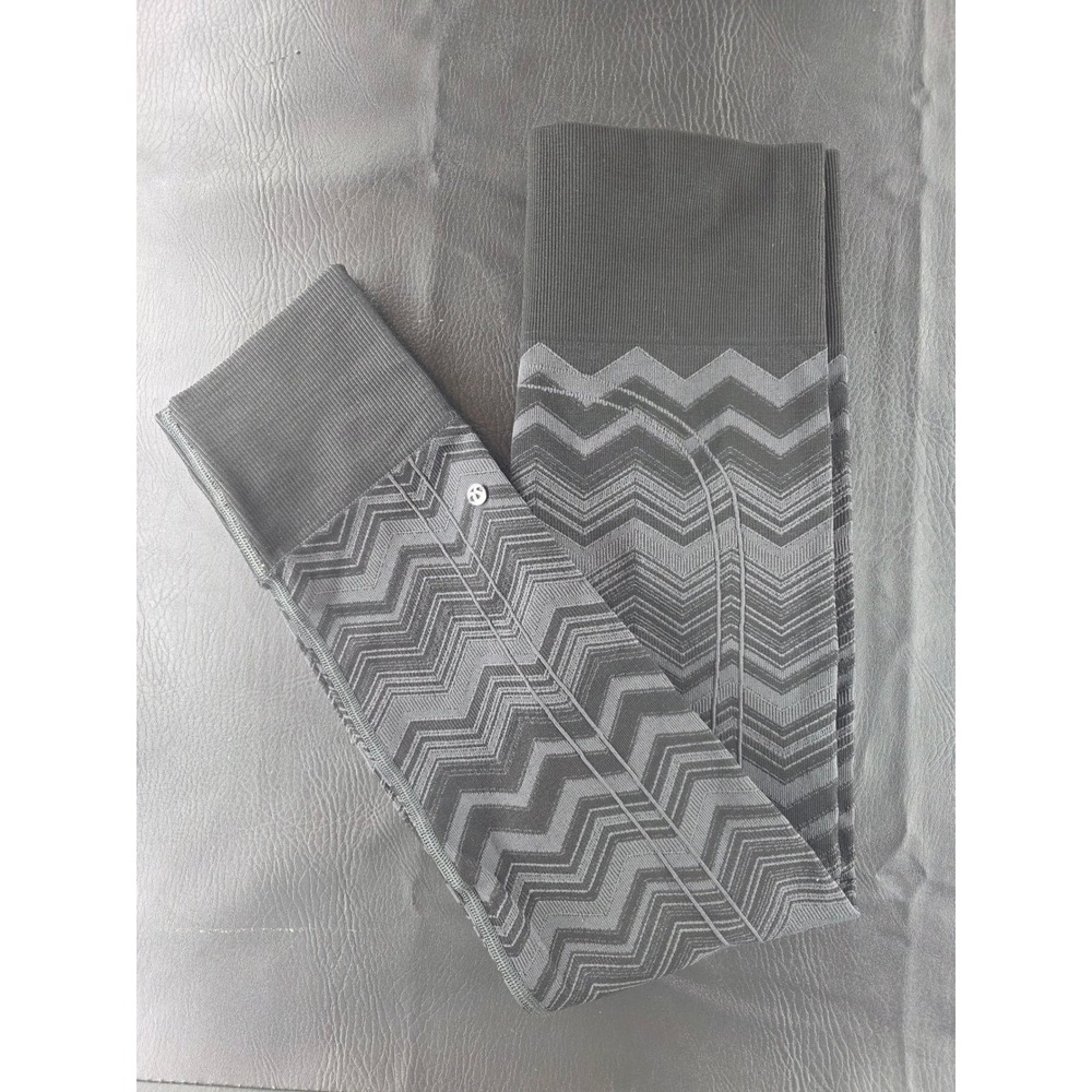 Lululemon Ebb to Street Tight Grey Black Chevron Zig Zag Seamless Leggings 4